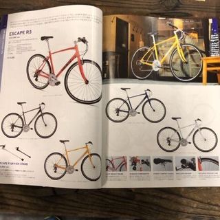 GIANT カタログ 2021年 開き.jpg